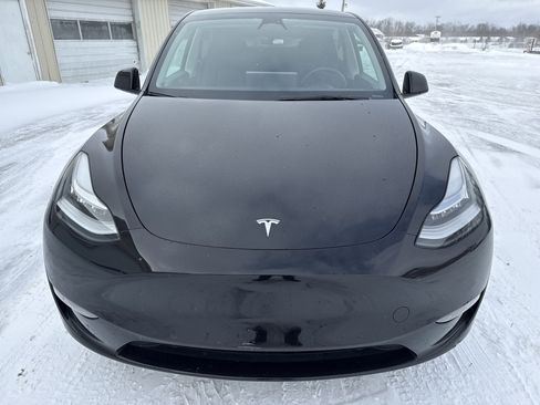 Used 2022 Tesla Model Y Long Range image 12