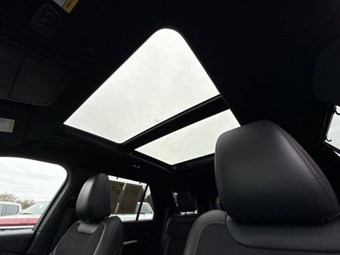 Used 2025 Ford Explorer ST image 23
