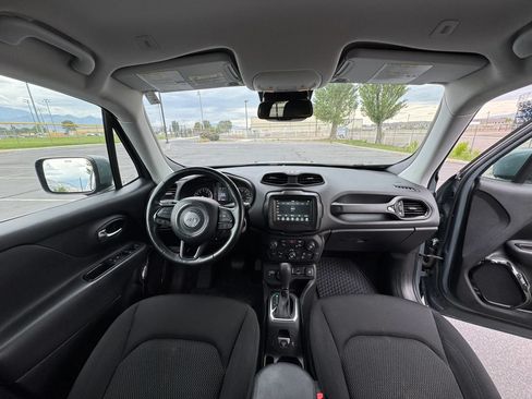Used 2018 Jeep Renegade Altitude w/ Advanced Technology Group AWD/4WD image 12