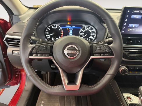 Used 2024 Nissan Altima 2.5 SR w/ SR Premium Package FWD image 15