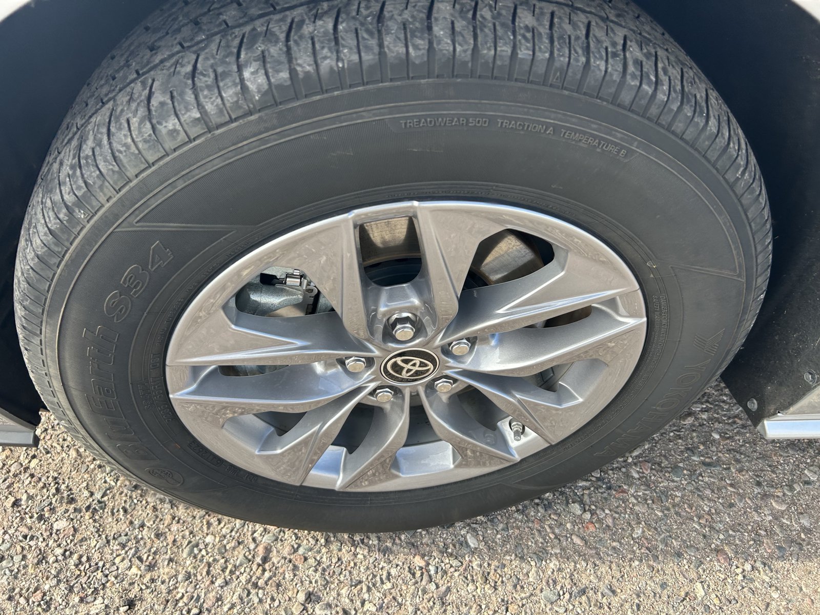 Used 2024 Toyota Sienna XLE FWD image 10