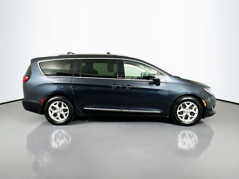Used 2020 Chrysler Pacifica Limited FWD image 9