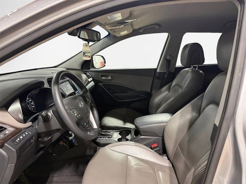 Used 2017 Hyundai Santa Fe SE image 12