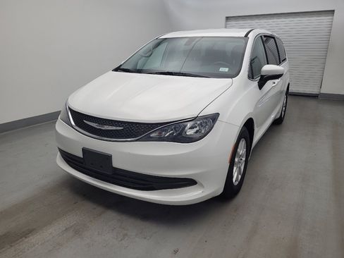 Used 2017 Chrysler Pacifica LX FWD image 15