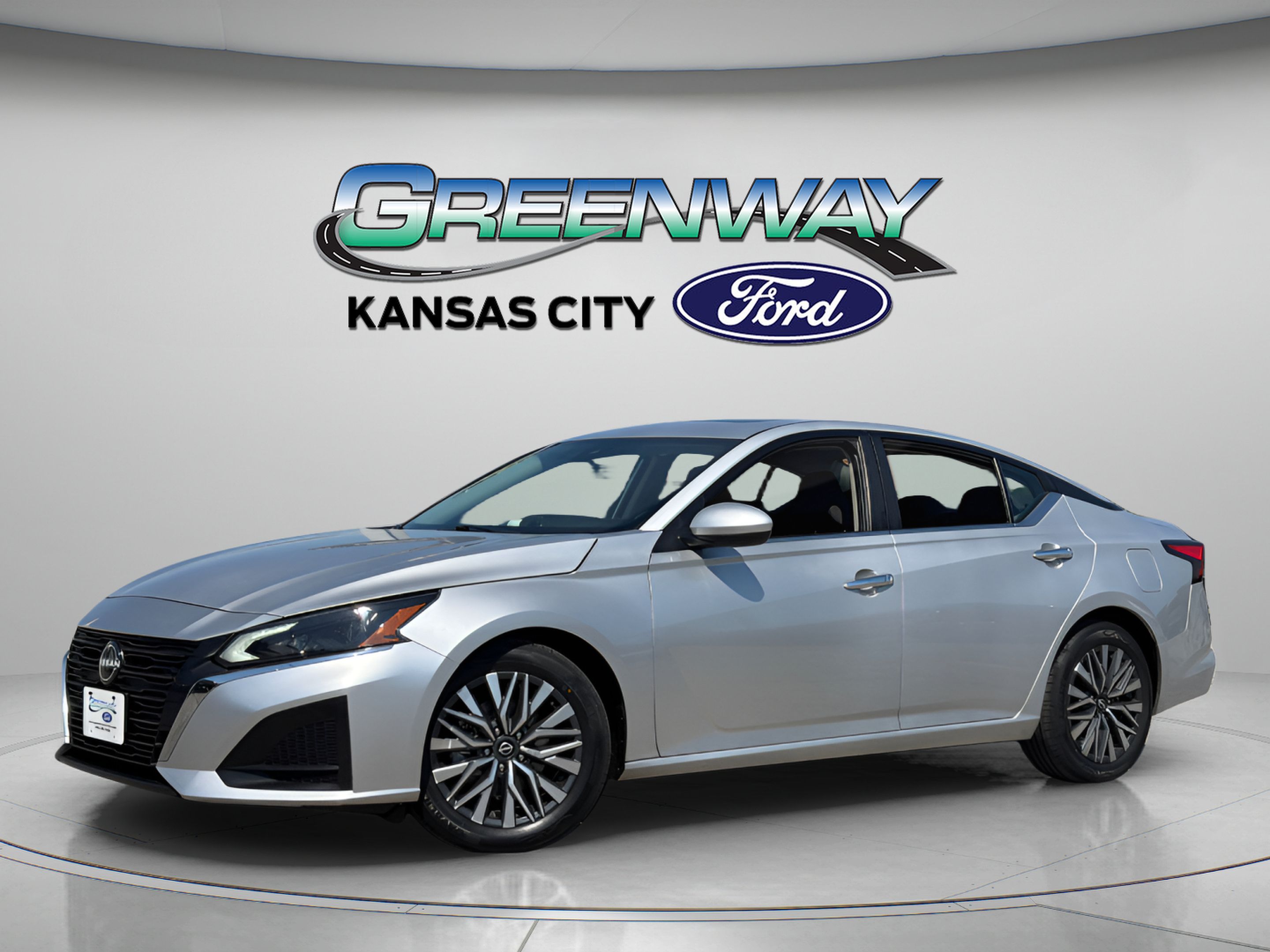 Used 2023 Nissan Altima 2.5 SV w/ SV Premium Package FWD image 4