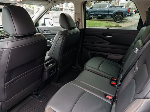 New 2025 Nissan Pathfinder SL image 24