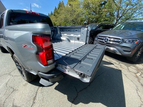 Used 2025 Chevrolet Colorado Z71 w/ Technology Package image 16