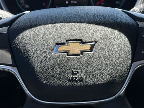 Used 2021 Chevrolet Traverse LT image 16