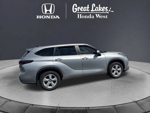Used 2024 Toyota Highlander LE AWD/4WD image 9