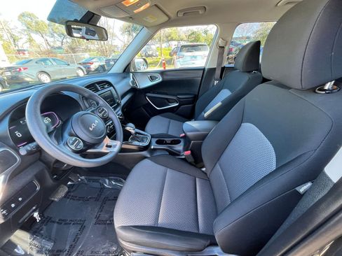 Used 2025 Kia Soul LX w/ LX Technology Package image 24