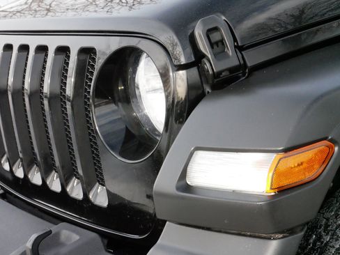 Used 2021 Jeep Wrangler Sport S image 16