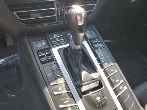 Used 2021 Porsche Macan image 27