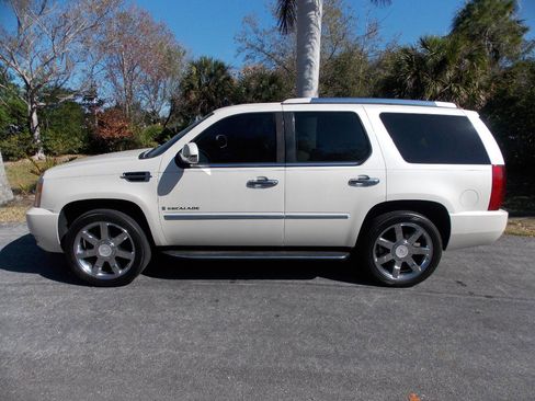 Used 2007 Cadillac Escalade 2WD w/ Information Package image 4