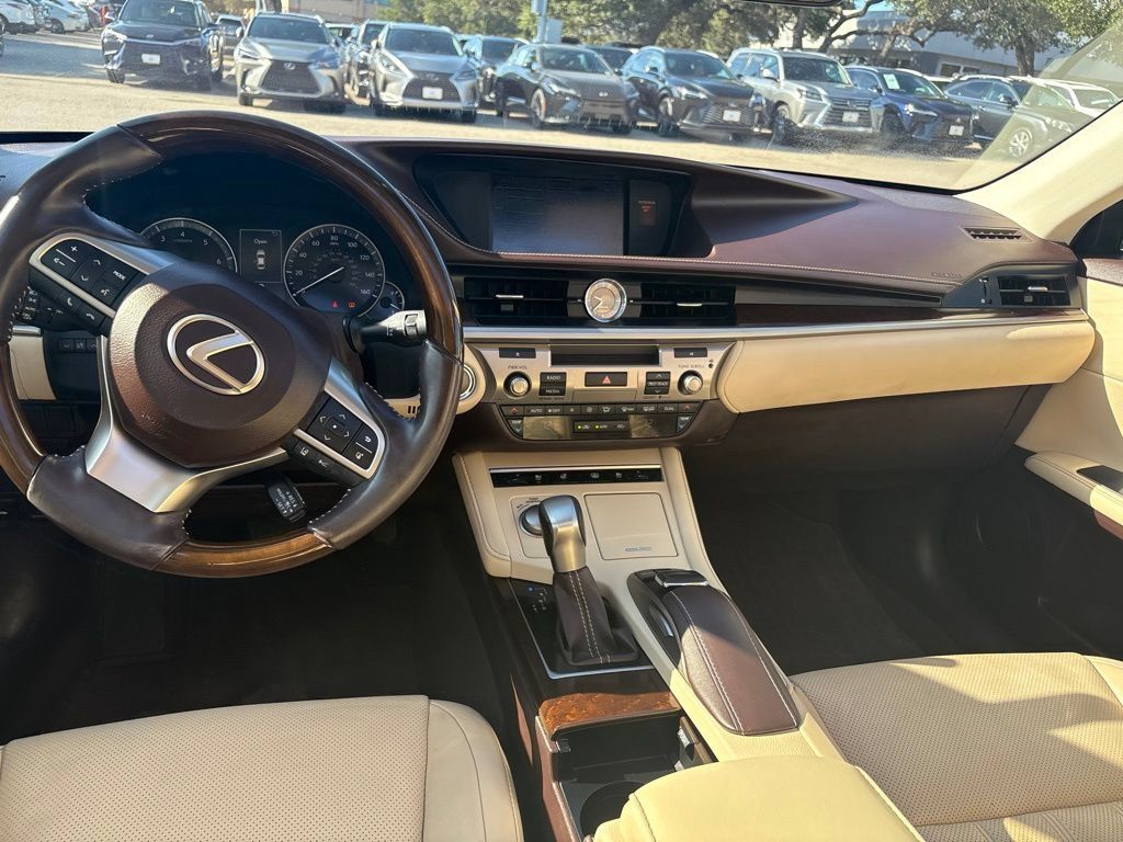 Used 2016 Lexus ES 350 w/ Luxury Package w/Wood Trim FWD image 17