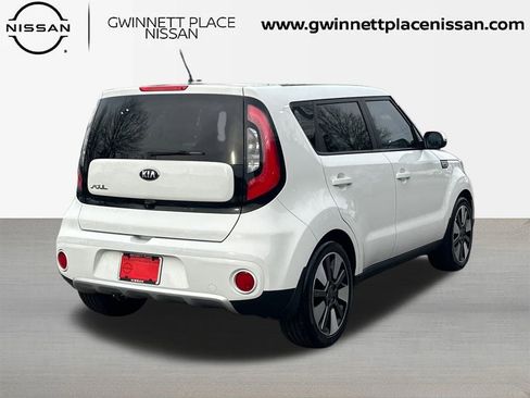 Used 2017 Kia Soul + image 5