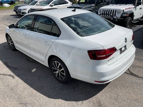 Used 2017 Volkswagen Jetta SE FWD image 10