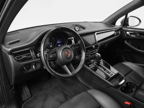 Certified 2023 Porsche Macan Turbo AWD/4WD image 4