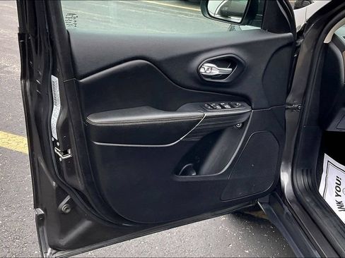 Used 2016 Jeep Cherokee Limited AWD/4WD image 26