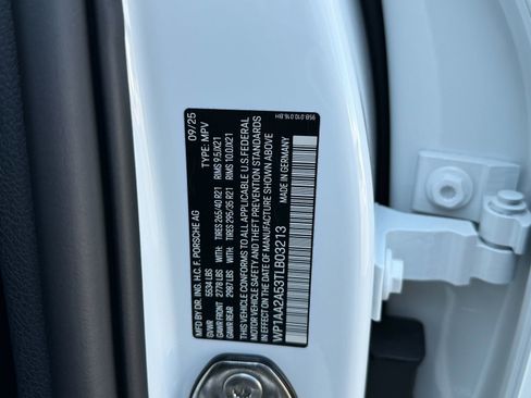 Certified 2026 Porsche Macan AWD/4WD image 29