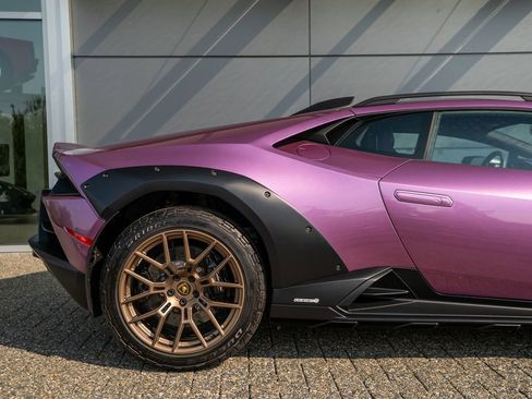 Used 2024 Lamborghini Huracan Sterrato image 8