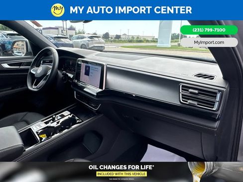 Used 2025 Volkswagen Atlas Cross Sport SEL AWD/4WD image 31