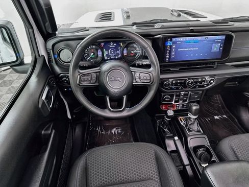 Used 2024 Jeep Wrangler Unlimited Rubicon 4xe w/ Technology Group AWD/4WD image 11