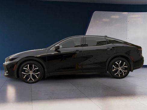 Used 2024 Toyota Crown XLE image 2