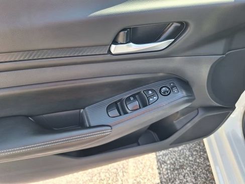 Used 2025 Nissan Altima 2.5 SV FWD image 17
