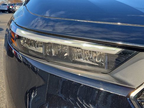 Certified 2025 Honda Accord LX image 9