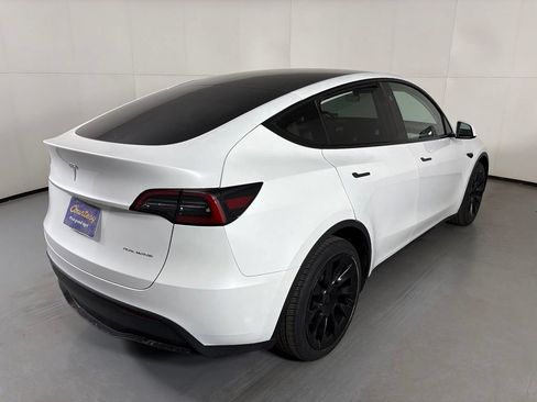Used 2024 Tesla Model Y Long Range AWD/4WD image 8
