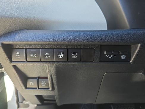 Used 2022 Toyota Sienna Platinum image 31