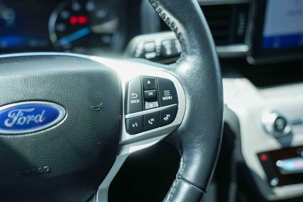 Used 2023 Ford Explorer XLT w/ Equipment Group 202A AWD/4WD image 31