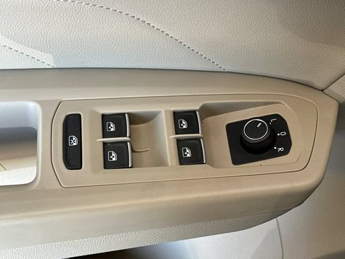 Used 2022 Volkswagen Atlas SE FWD image 12