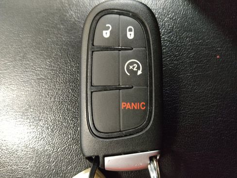 Used 2021 Jeep Cherokee Latitude Plus FWD image 32