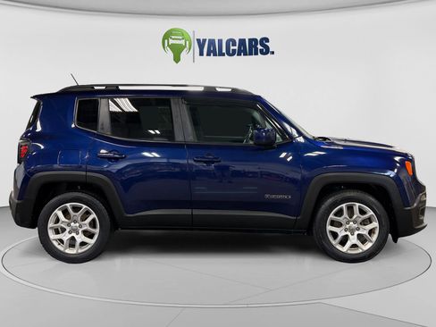 Used 2017 Jeep Renegade Latitude FWD image 6