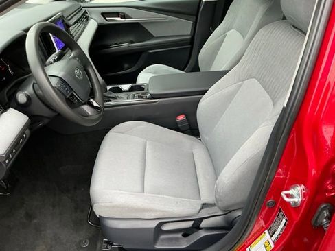 Used 2025 Toyota Camry LE image 12