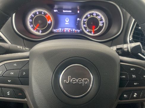 Used 2022 Jeep Cherokee Limited AWD/4WD image 11