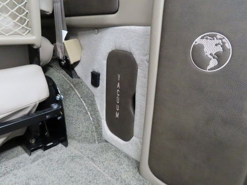 Used 2021 GMC Savana 2500 image 35