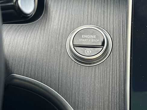 Used 2025 Mercedes-Benz C 300 Sedan image 21