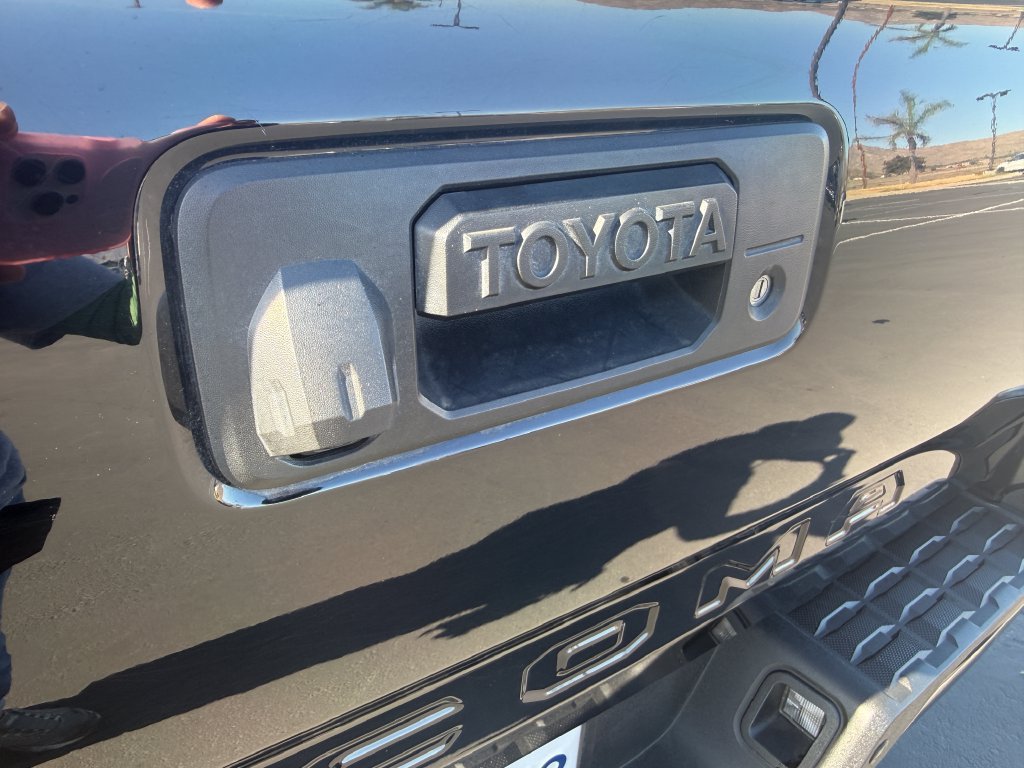 Used 2020 Toyota Tacoma TRD Off-Road w/ Technology Package AWD/4WD image 27