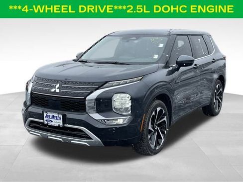 Used 2024 Mitsubishi Outlander SE Black Edition image 3