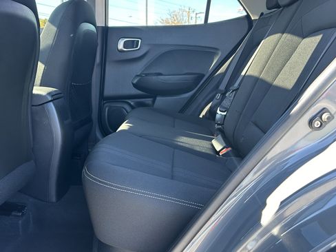 Used 2023 Hyundai Venue SEL image 21