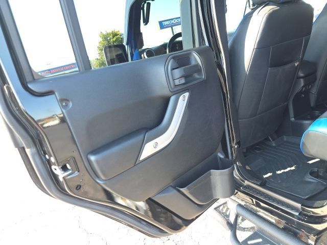 Used 2016 Jeep Wrangler Unlimited Sahara w/ Dual Top Group AWD/4WD image 22