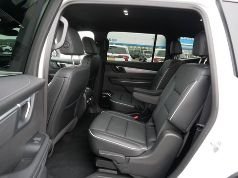 Used 2025 Buick Enclave Preferred image 33