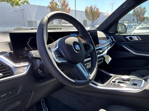 Used 2026 BMW X5 xDrive40i w/ M Sport Package image 16