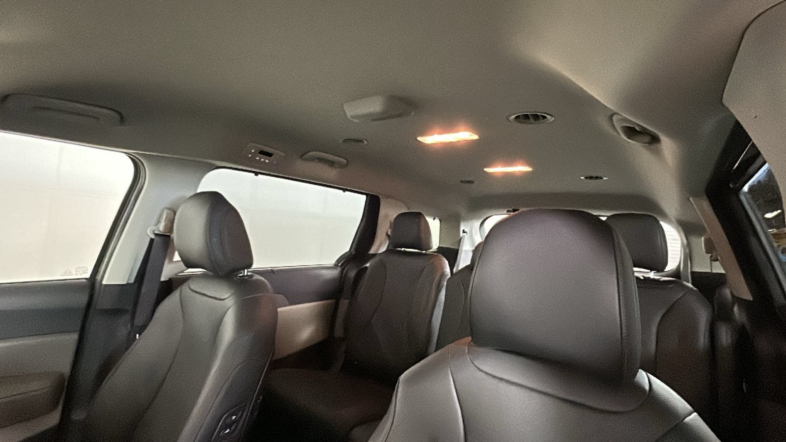 Used 2026 Kia Carnival EX FWD image 14