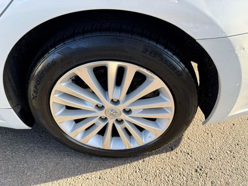 Used 2013 Toyota Avalon Limited image 36