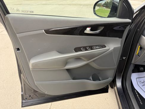 Used 2016 Kia Sorento EX image 11