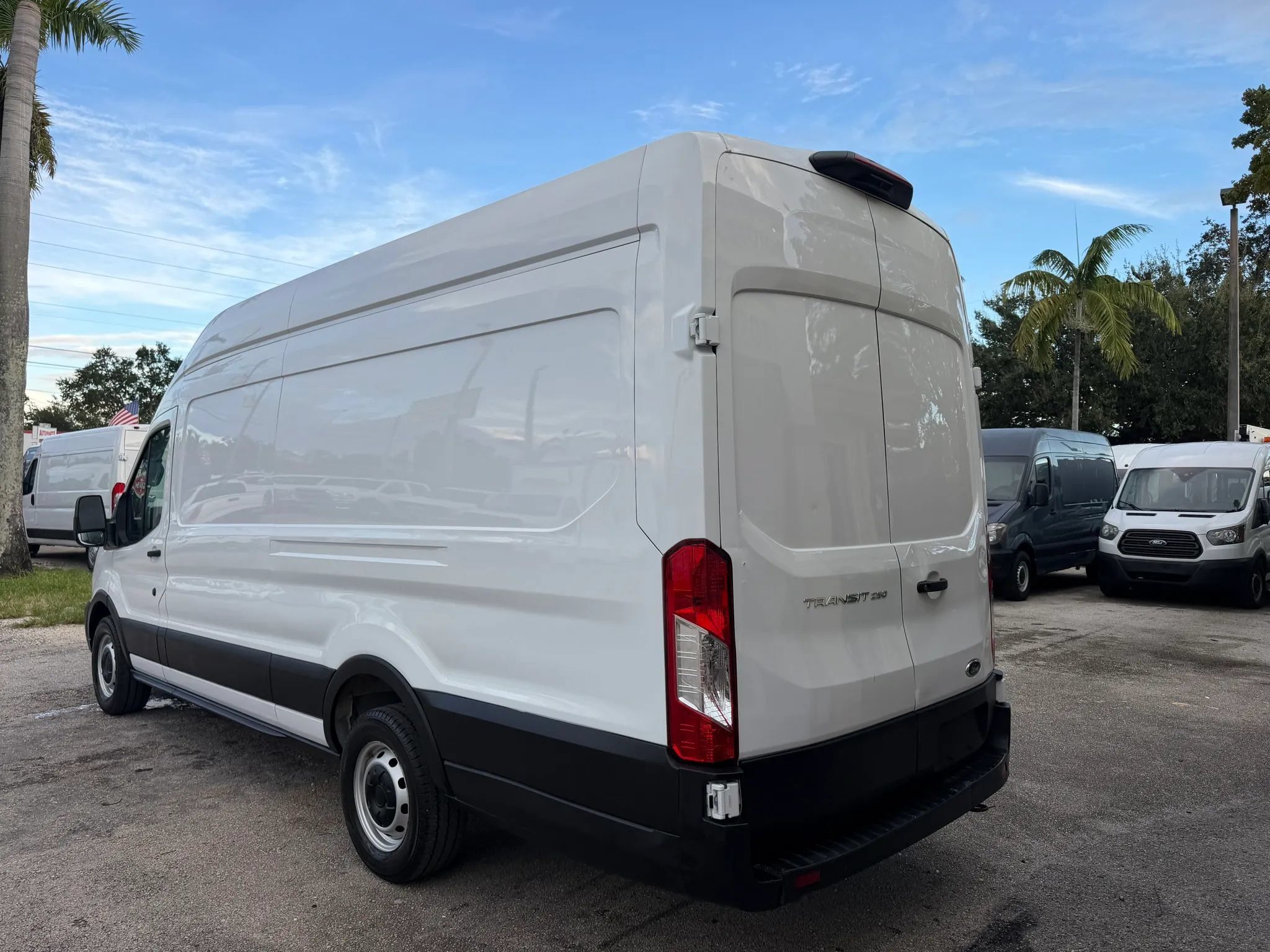 Used 2023 Ford Transit 250 148 High Roof Extended w/ Load Area Protection Package RWD image 3