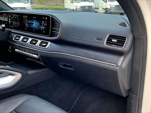 Used 2023 Mercedes-Benz GLS 450 4MATIC image 18